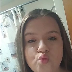 Meet your Posher, Chloe